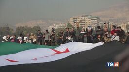 Siria, prove di regime Depositi armi, raid Idf thumbnail