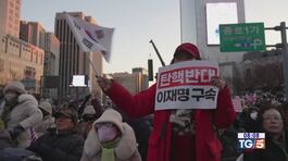 Piazza in festa a Seul Proteste in Georgia thumbnail