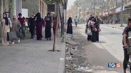 Israele avverte: "Lasciate Rafah est". La caccia a Sinwar thumbnail