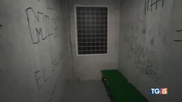 5 minuti in una cella "Così si vive da detenuti" thumbnail