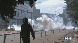 Parlamento in fiamme Morti e feriti in Kenya thumbnail