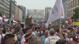 Milano arcobaleno Gay pride in marcia thumbnail