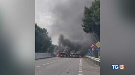 Assalto a portavalori, spari e auto in fiamme thumbnail