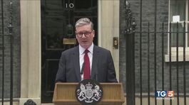 Starmer: ora politica al servizio della gente thumbnail