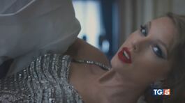 È Taylor Swift mania, i fan sotto la pioggia thumbnail