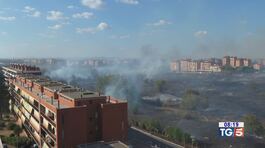Roma colpita ancora da un vasto incendio thumbnail