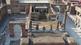 Pompei incanta, record di turisti thumbnail