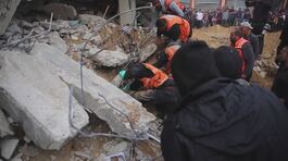 Attacco a Rafah, un milione in fuga thumbnail