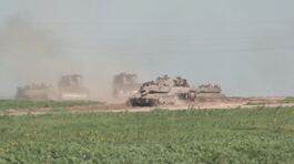 Egitto, tank al valico di Rafah thumbnail