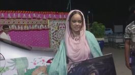 Rihanna canta e batte cassa thumbnail
