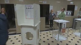 File ai seggi, voto contro Putin thumbnail