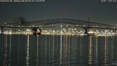 Baltimora, crolla il ponte sul fiume