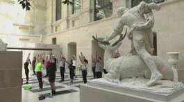 Yoga tra i capolavori del Louvre thumbnail