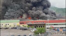 Maxi incendio, nube nera su Bolzano thumbnail
