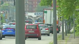 Milano maglia nera per il traffico thumbnail