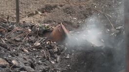 Napoli, brucia la discarica abusiva thumbnail