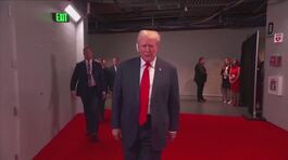 Trump acclamato da eroe thumbnail