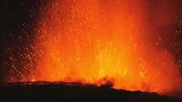 Etna, nuova eruzione ferma i voli thumbnail