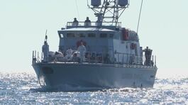 Migranti, sbarchi dimezzati thumbnail