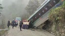 Perù, sei gli italiani gravemente feriti nello schianto di un bus thumbnail