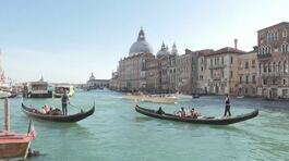 Venezia, sole e arte per il ponte thumbnail