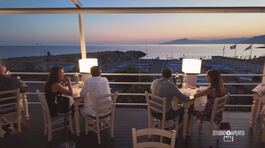 Un ristorante con un panorama incredibile thumbnail