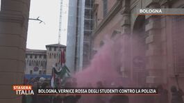 Bologna, vernice rossa degli studenti contro la polizia thumbnail
