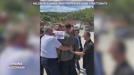 Giorgia Meloni in Albania, Riccardo Magi protesta e viene strattonato thumbnail