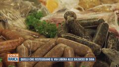 Quelli che festeggiano il via libera alle salsicce di soia