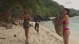 Le prime impressioni dei Naufraghi su Playa Tristeza thumbnail