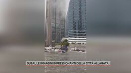 Dubai, le immagini impressionanti della città allagata thumbnail