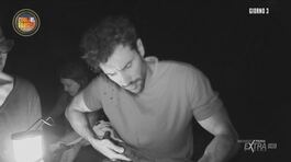 Artur divide le porzioni di cocco thumbnail