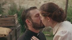 Il bacio tra Maria e Don Samuel