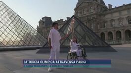 La torcia olimpica attraversa Parigi thumbnail