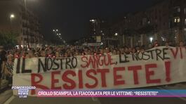 Crollo Scampia, la fiaccolata per le vittime: "Resistete!" thumbnail