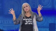 L'iconica T-shirt della maestra Celentano - 24 novembre