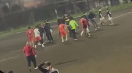 Quando il calcio è follia: arbitro brutalmente aggredito thumbnail