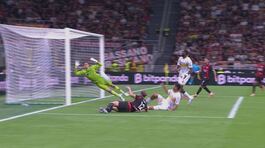 Rabiot in scivolata a colpo sicuro ma colpisce la traversa thumbnail