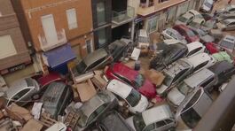 Valencia devastata dall'alluvione, 158 morti thumbnail