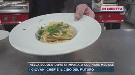 L'assaggio in diretta degli spaghetti con le meduse thumbnail