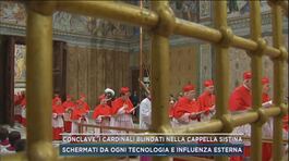 Conclave, i cardinali blindati nella Cappella Sistina thumbnail