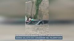 Intrappolata in auto durante un nubifragio
