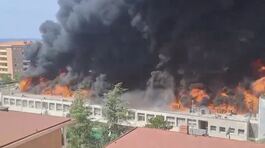 Viterbo, fiamme sul tetto dell'Università della Tuscia thumbnail
