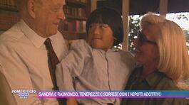 Sandra e Raimondo, tenerezze e sorrisi con i nipoti adottivi thumbnail