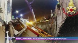 Roma, camion dei rifiuti sfonda il muro di un palazzo thumbnail