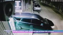 Rapine a Foggia, ladri sfondano una vetrina con la ruspa thumbnail