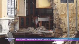 Napoli, maxi voragine in strada: crolla la parete di un palazzo thumbnail