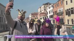 Carnevale di Venezia, l'invasione dei turisti: folla e rifiuti