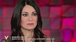 Manuela Arcuri: "Tradita da chi cercava solo la notorietà grazie a me" thumbnail