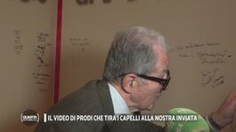 Il video di Prodi che tira i capelli alla nostra inviata thumbnail